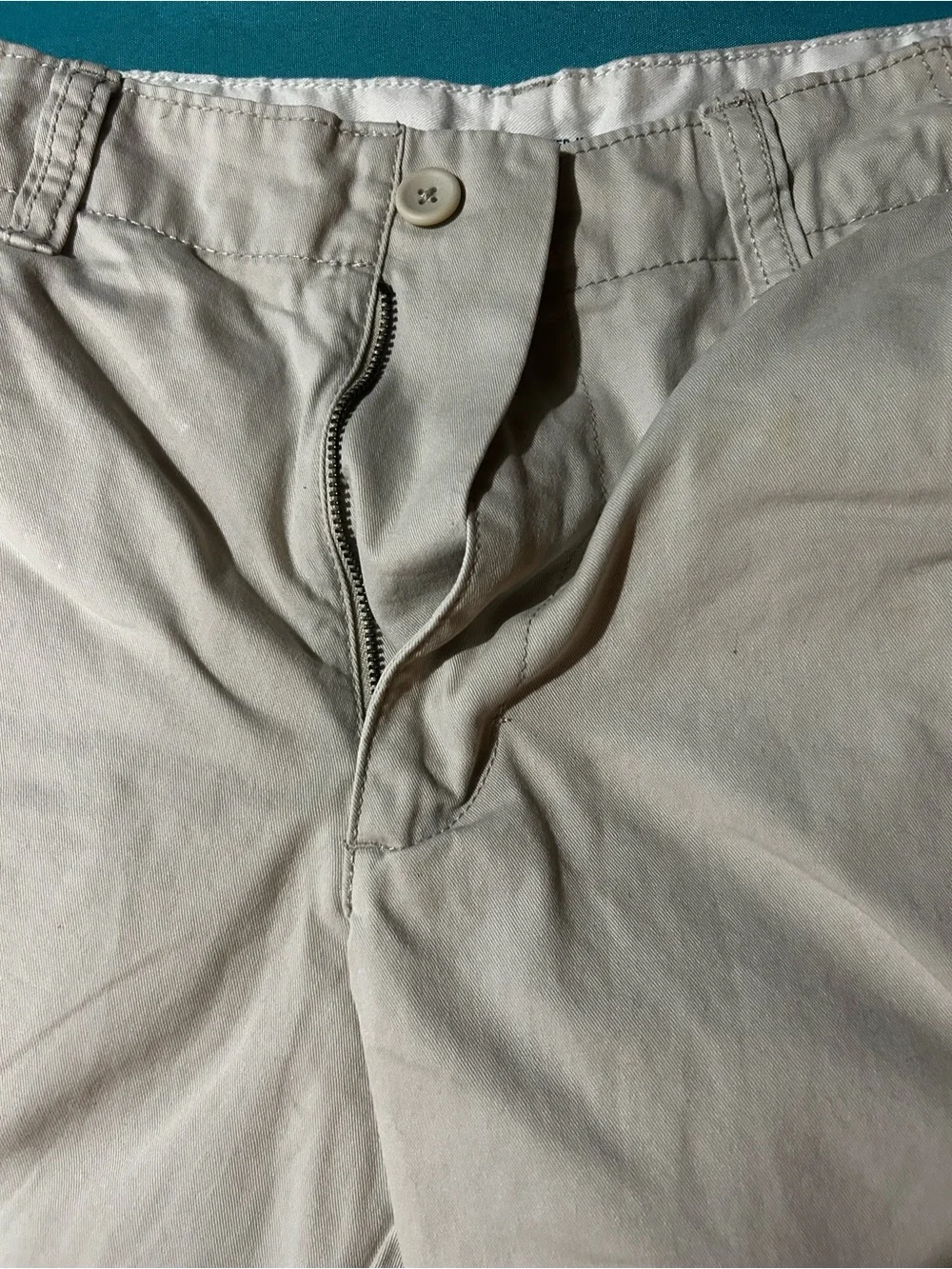 Old Navy Men's Light Beige Flat-Front Chino Shorts